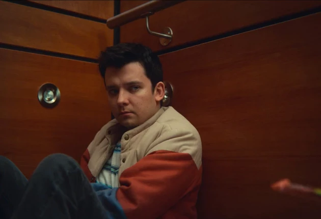 Кадр из сериала Половое воспитание 4 сезон