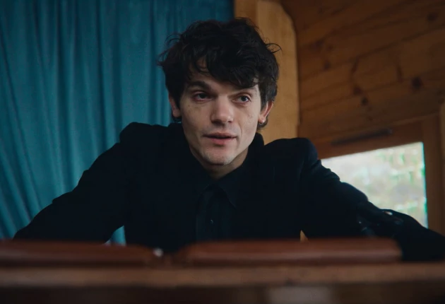 Кадр из сериала Половое воспитание 4 сезон