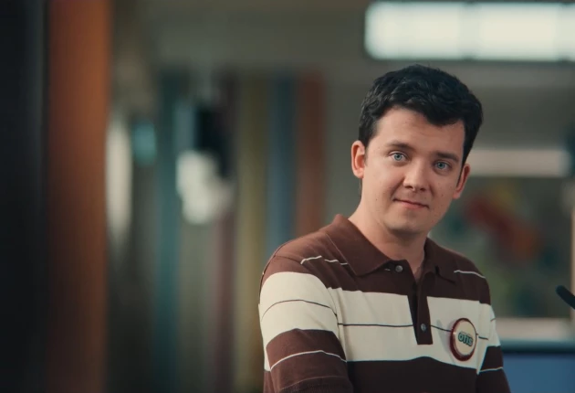 Кадр из сериала Половое воспитание 4 сезон