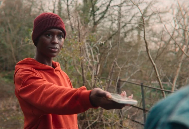 Кадр из сериала Половое воспитание 4 сезон